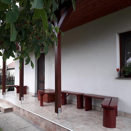 Matyas Apartman Tard Exterior foto