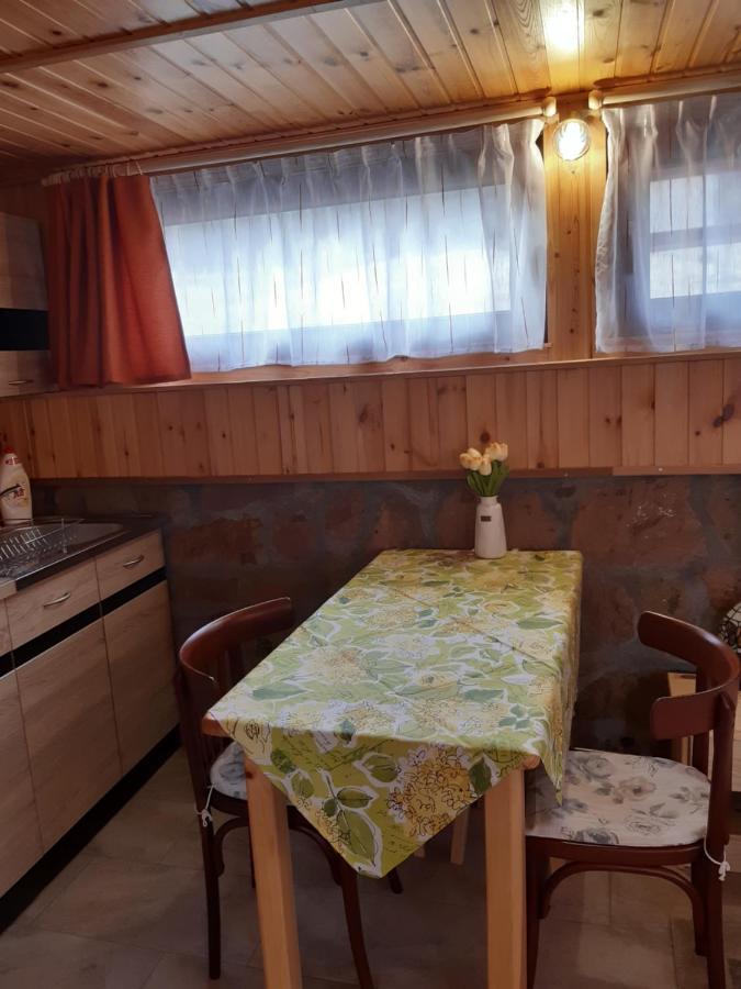 Matyas Apartman Tard Exterior foto