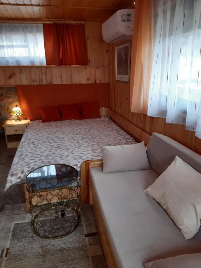 Matyas Apartman Tard Exterior foto