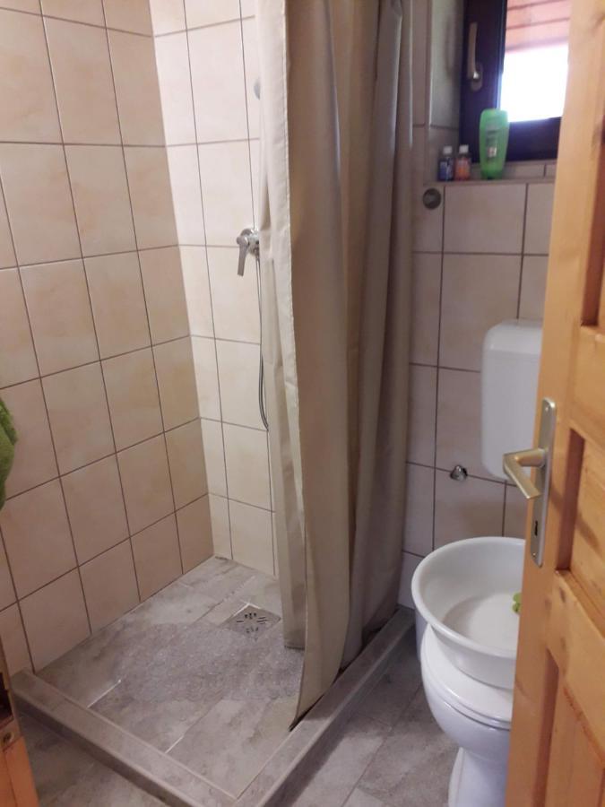 Matyas Apartman Tard Exterior foto